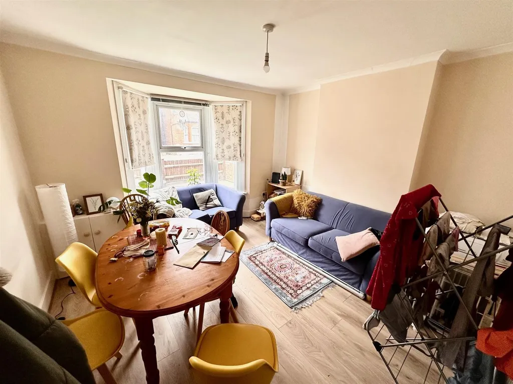 Cowley Mill Road, Uxbridge UB8 – pohled 6