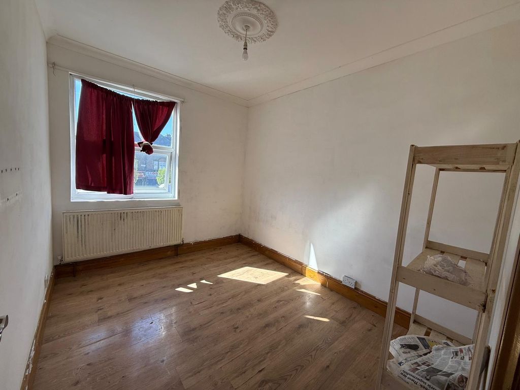 Property photo 3 of 4