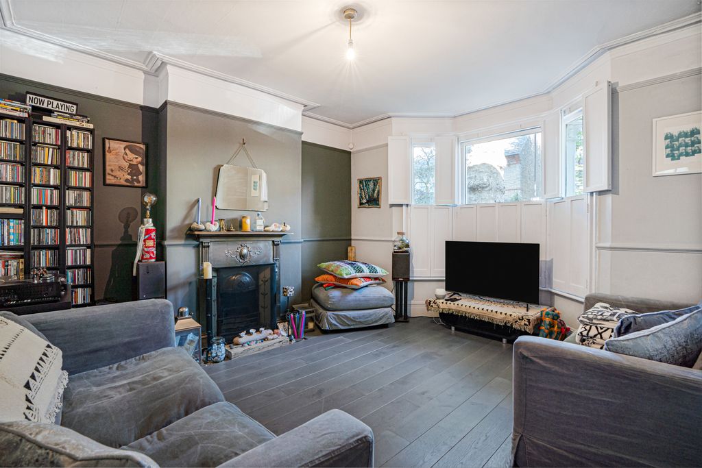 Property photo 1 of 11 36 Avenue-4
