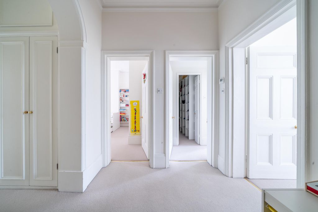 Property photo 3 of 14 Hallway