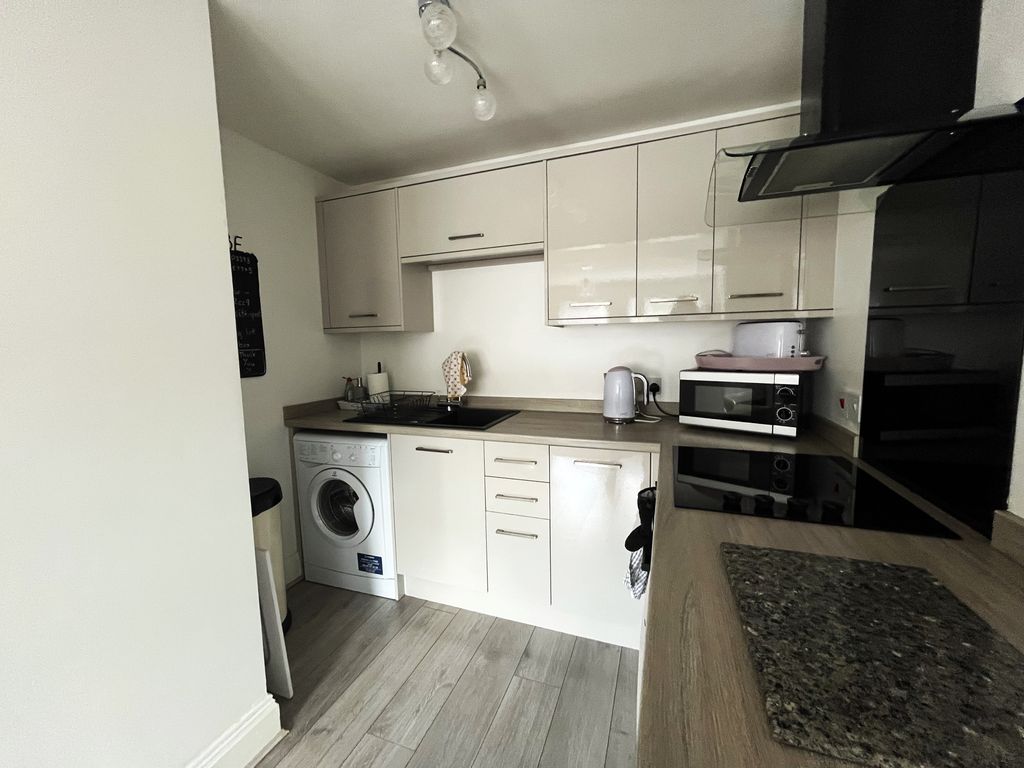 Property photo 3 of 10 Image