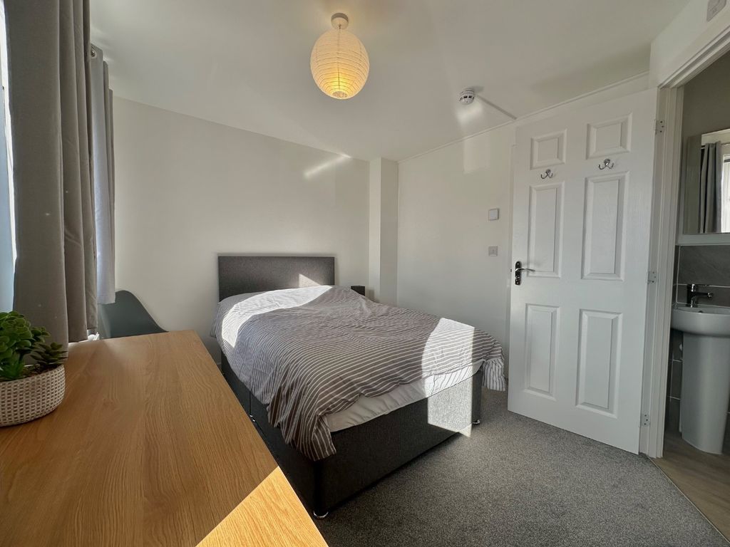 Property photo 2 of 11 5421994