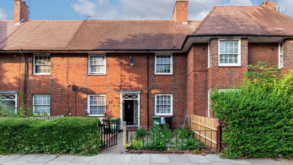 Property photo 1 of 16 106 Wulfstan Street, Shepherds Bush, London, W12 0Ah