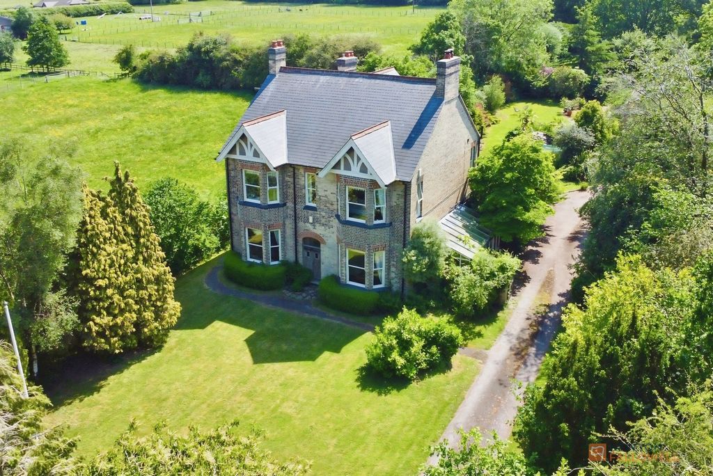 Property photo 1 of 33