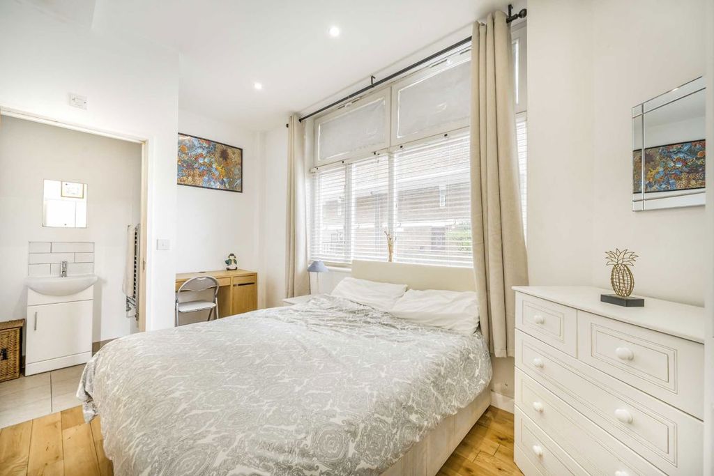 Property photo 3 of 6