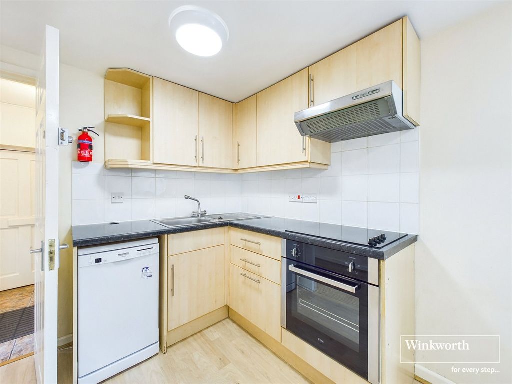 Property photo 3 of 8 Picture No. 18