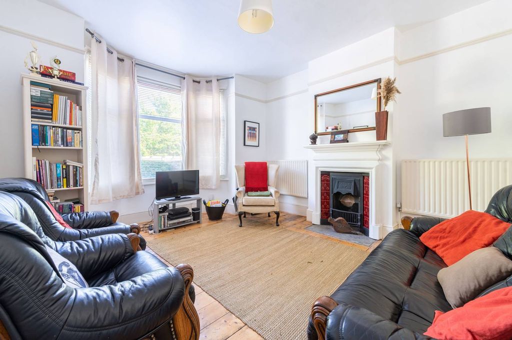 Property photo 2 of 19