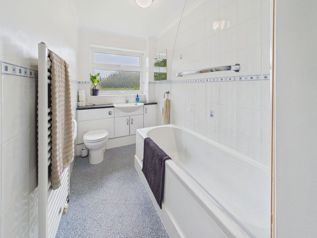 Property photo 3 of 7 Bathroom