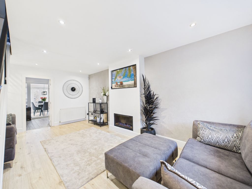 Property photo 3 of 32