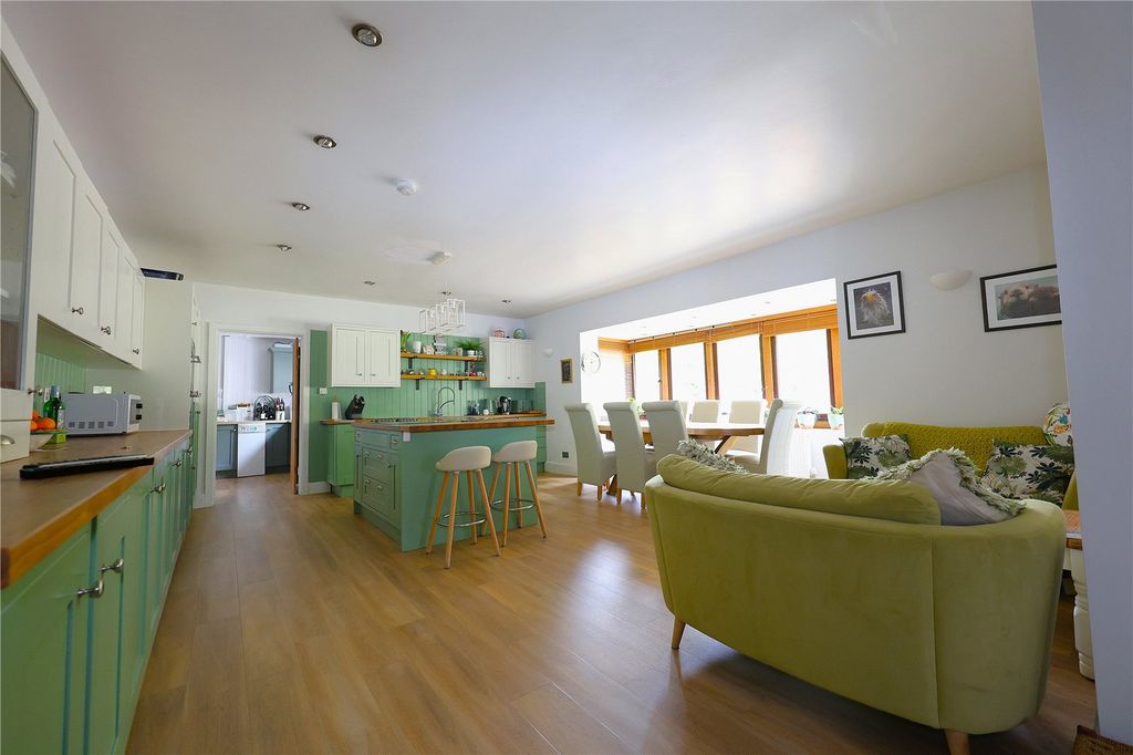 Property photo 2 of 34 Picture No. 35