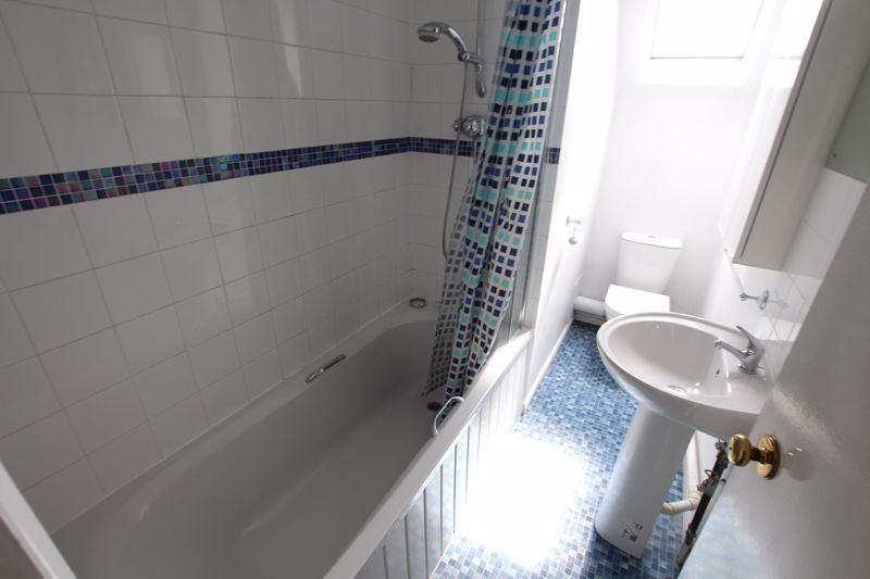 Property photo 3 of 10 Bathroom