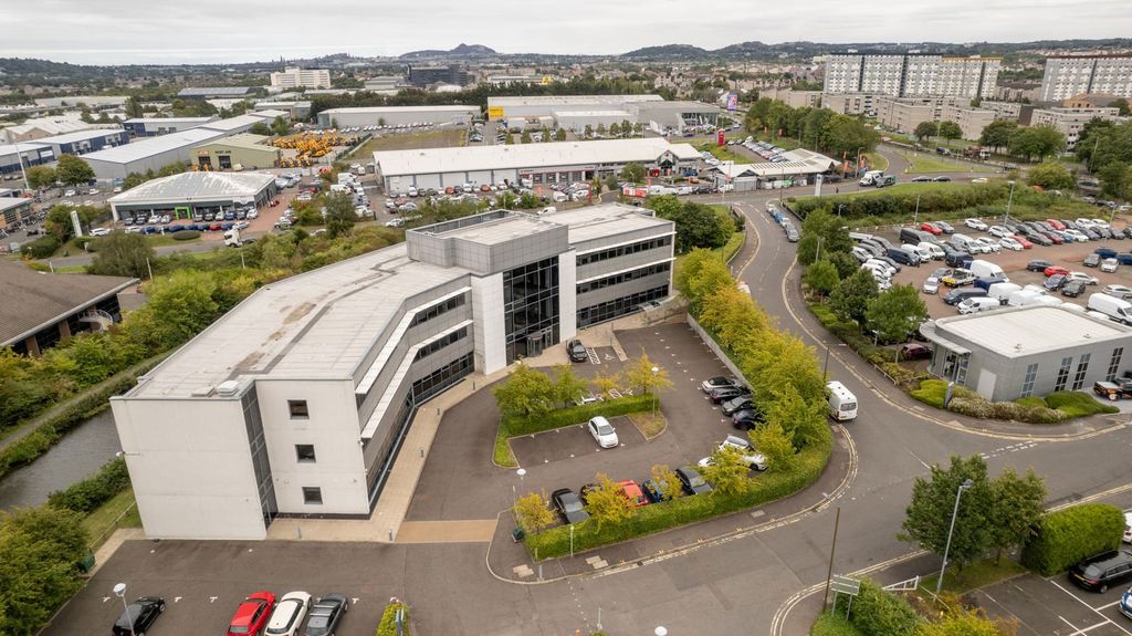 Property photo 2 of 8