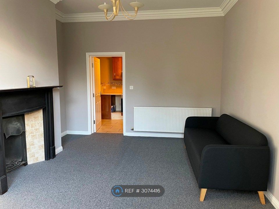 Property photo 1 of 7 Living Room