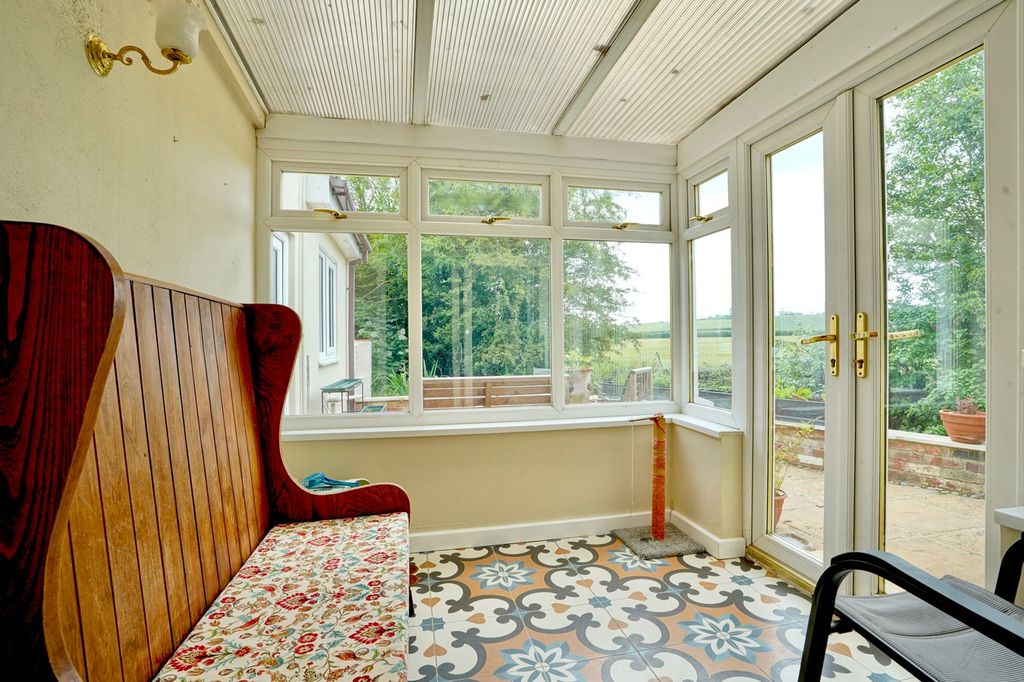 Property photo 2 of 28
