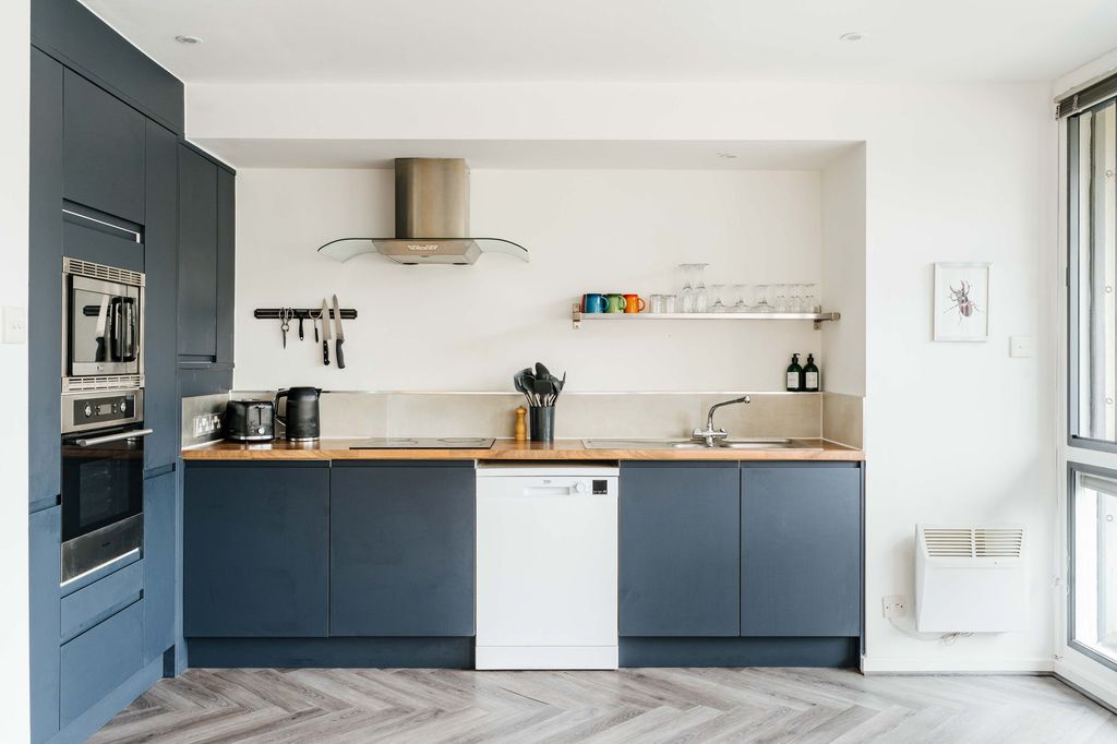Property photo 1 of 11 Keeling House E2
