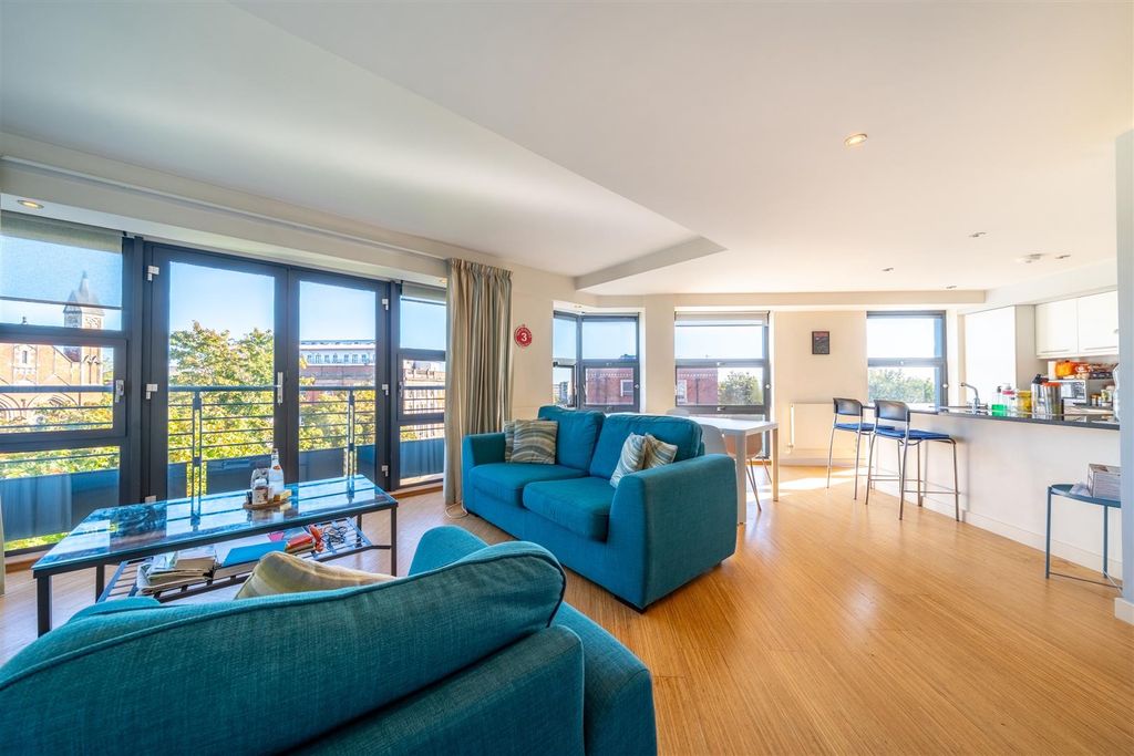 Property photo 2 of 14