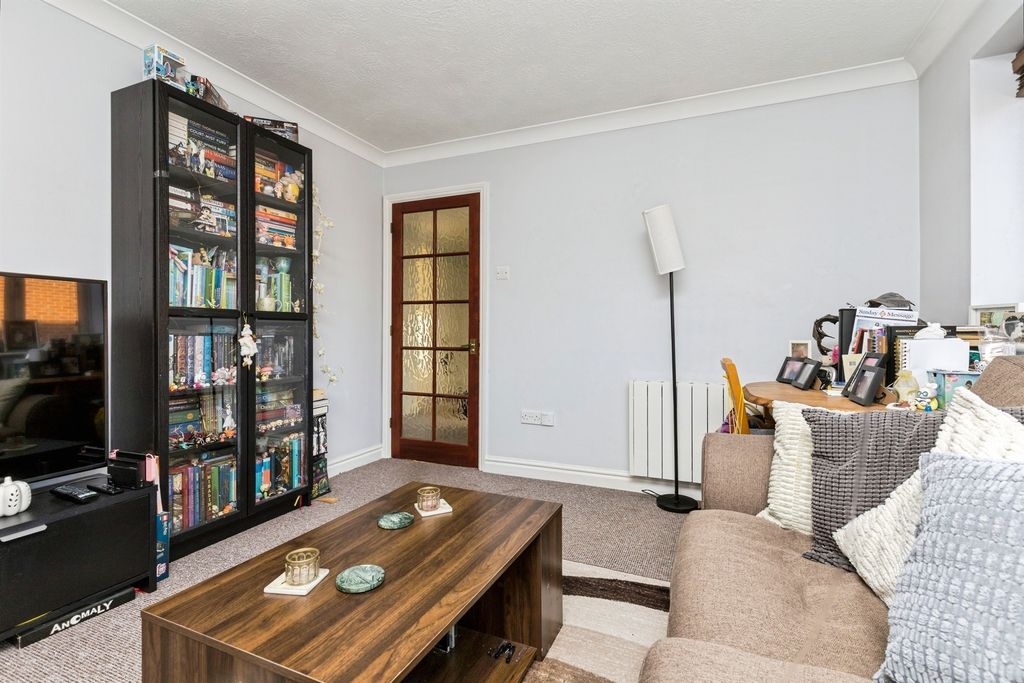 Property photo 3 of 12