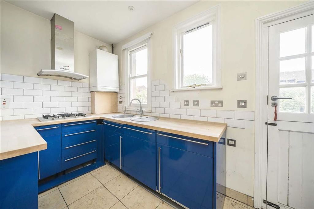 Property photo 3 of 6