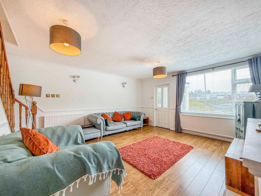 Property photo 2 of 13 5207585