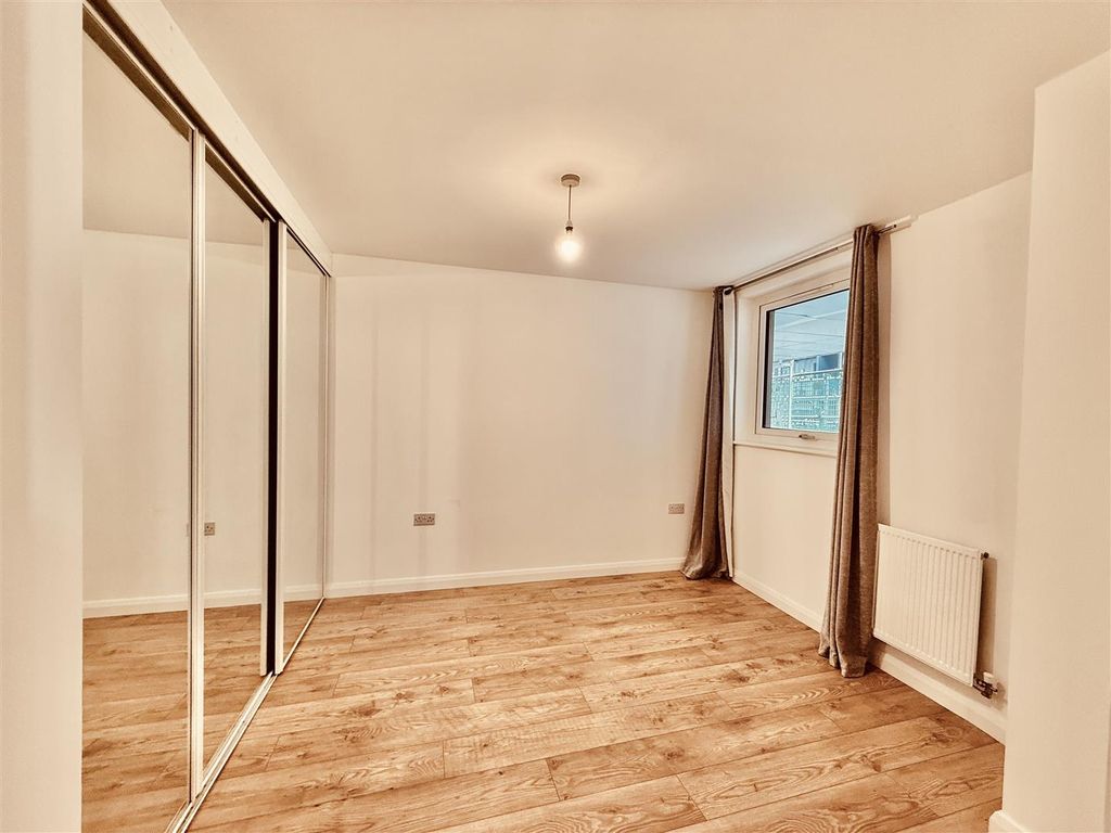 Property photo 2 of 8