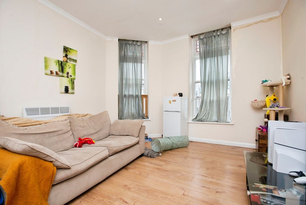 Property photo 3 of 10 Pbox-Img.Jpg