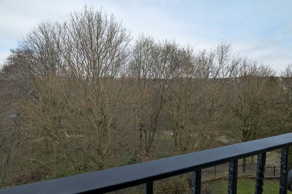 2 bed flat for salePaddock Top Mews, Colne, Lancashire BB8 photo 5