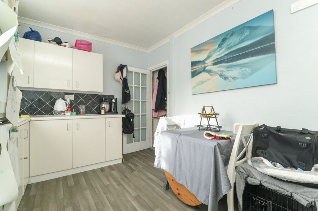 Property photo 3 of 8 Picture 3