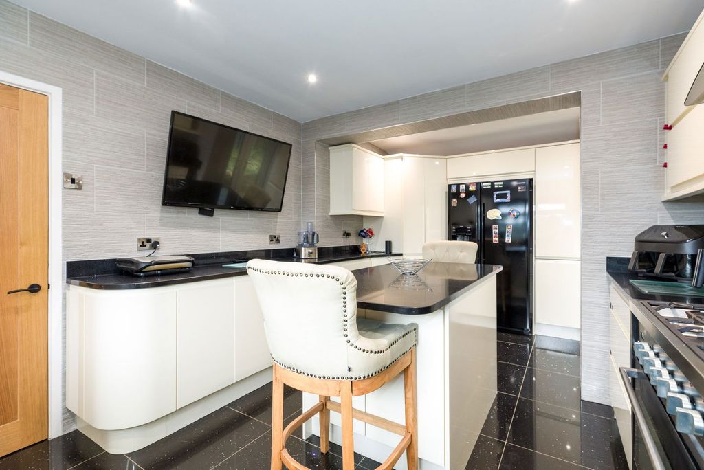 Property photo 3 of 24