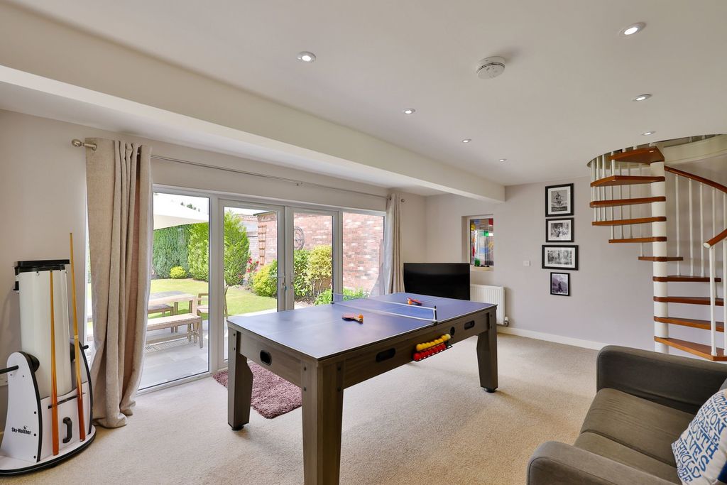 Property photo 3 of 44