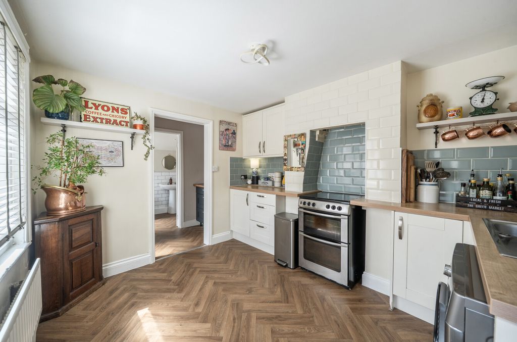 Property photo 2 of 12 1477594-25-6A2933...