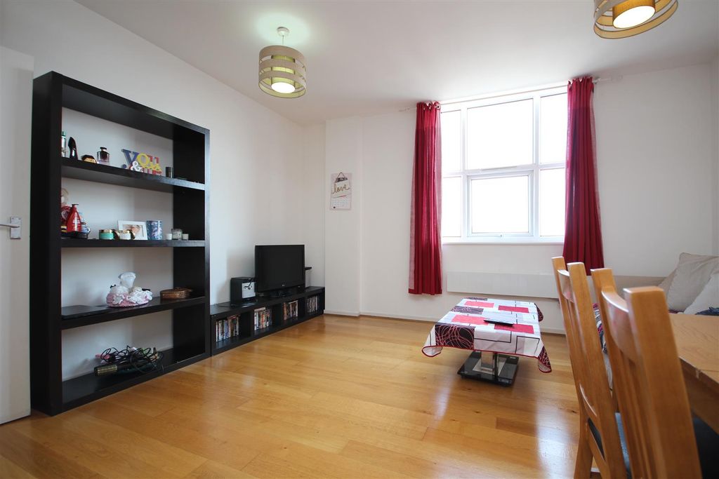Property photo 2 of 8