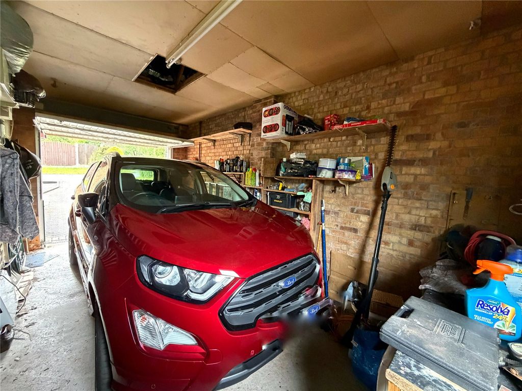 Property photo 2 of 27 Garage