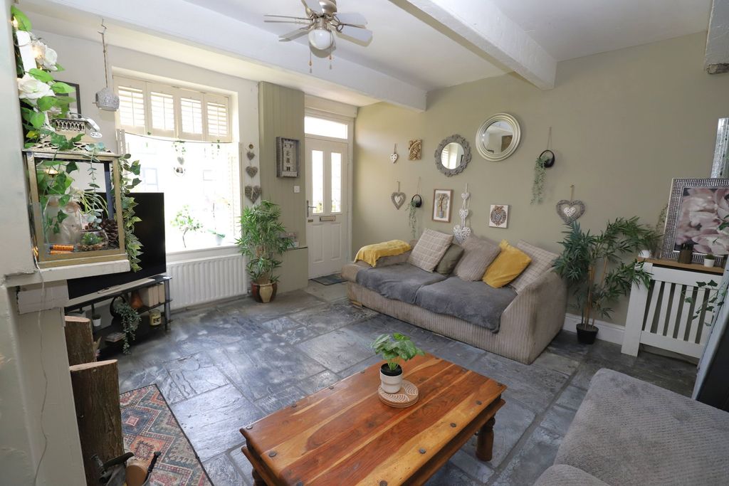 Property photo 2 of 27