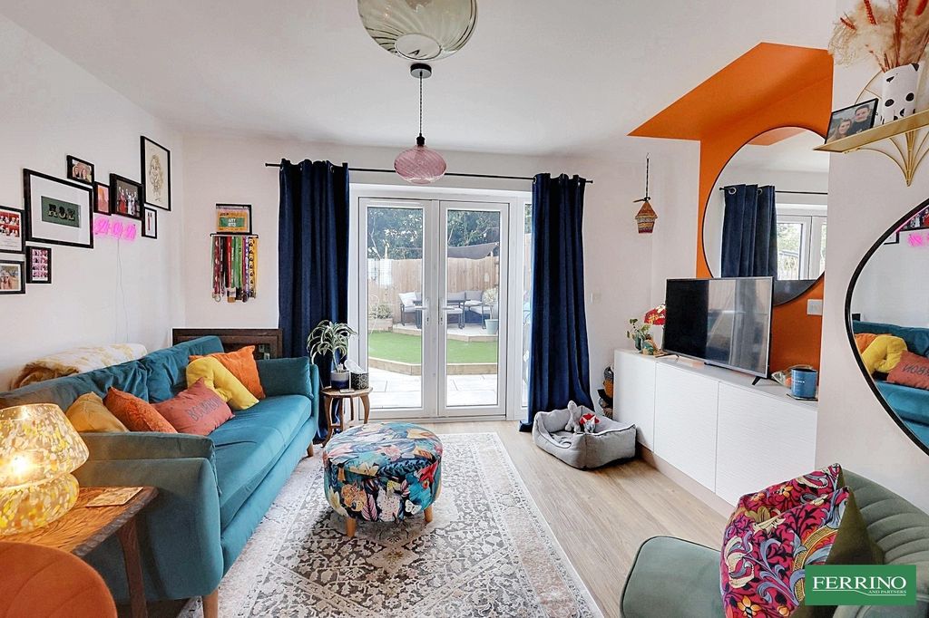 Property photo 3 of 18 Sitting Room