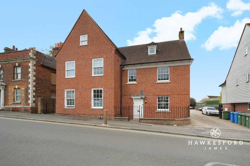 Property photo 1 of 11 Crown Road, Sittingbourne - Front