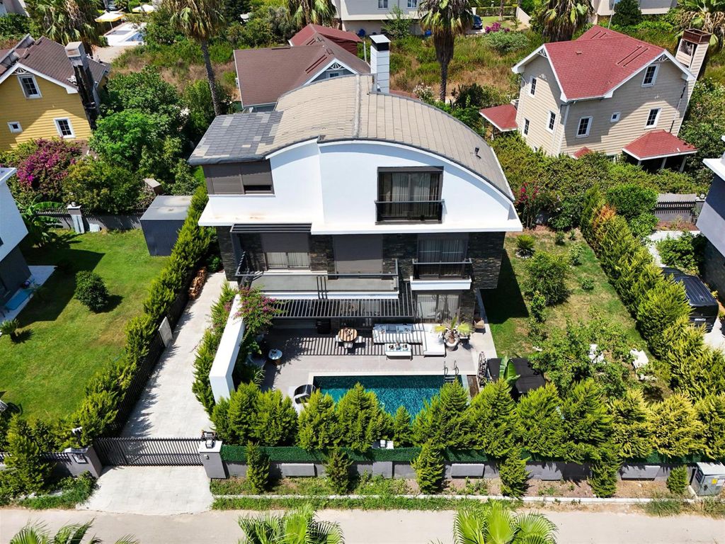 Property photo 2 of 24 Tasteful Detached Villa For Sale With Private Facilities In Belek - Main View Of The Villa And Plot