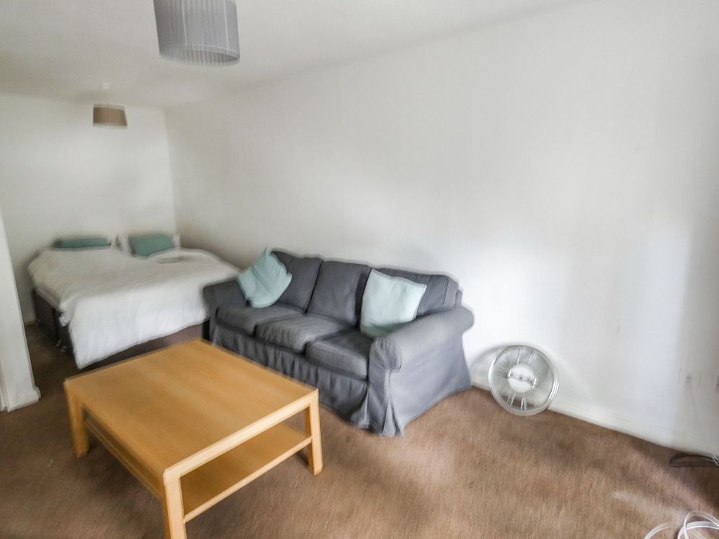 Property photo 3 of 6