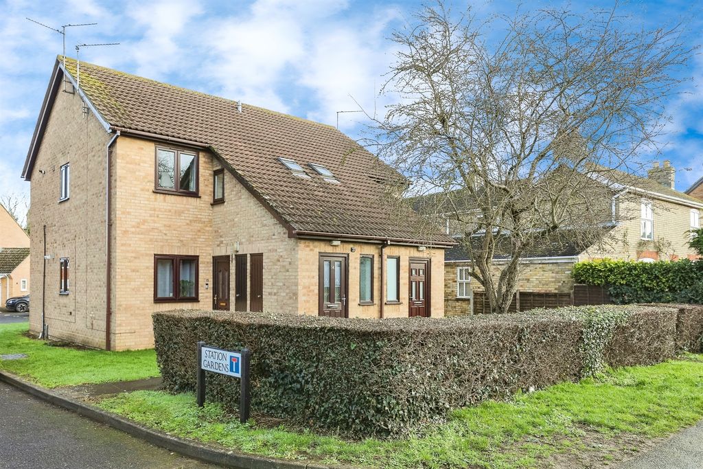 Property photo 1 of 11