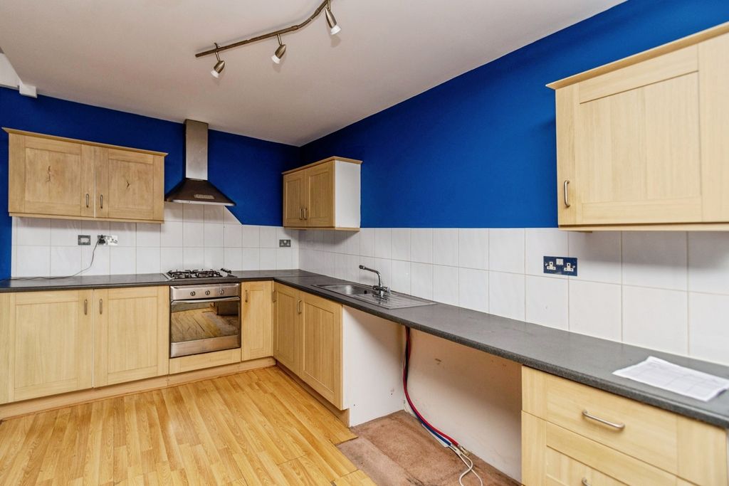 Property photo 3 of 17 Kitchen Area