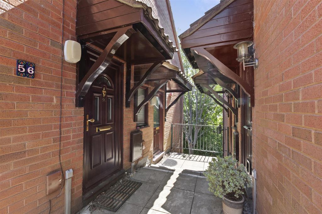 Property photo 2 of 13 Wyatt Close-12.Jpg