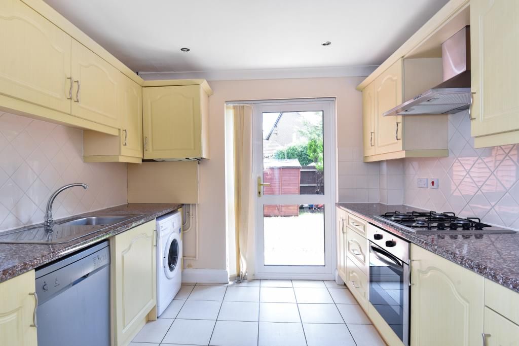 Property photo 3 of 10 Kitchen