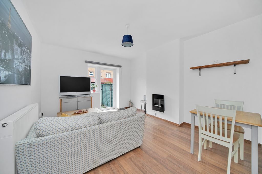 Property photo 3 of 9 Picture No. 06