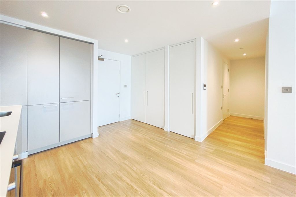 Property photo 3 of 12 (Main)