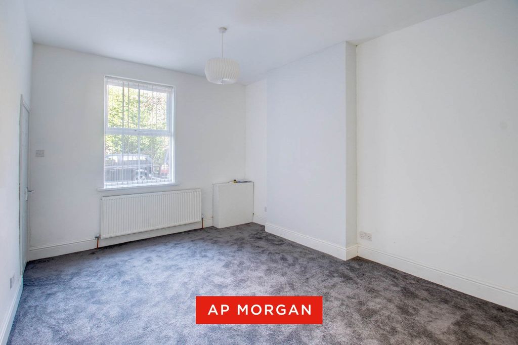 Property photo 2 of 18 Picture No. 24