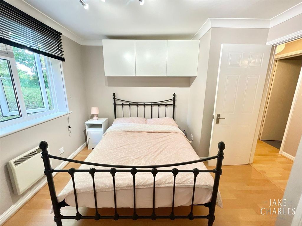 Property photo 3 of 11 c2A84199-595B-419c-9B1F-Cee73B46d2F7.Jpg