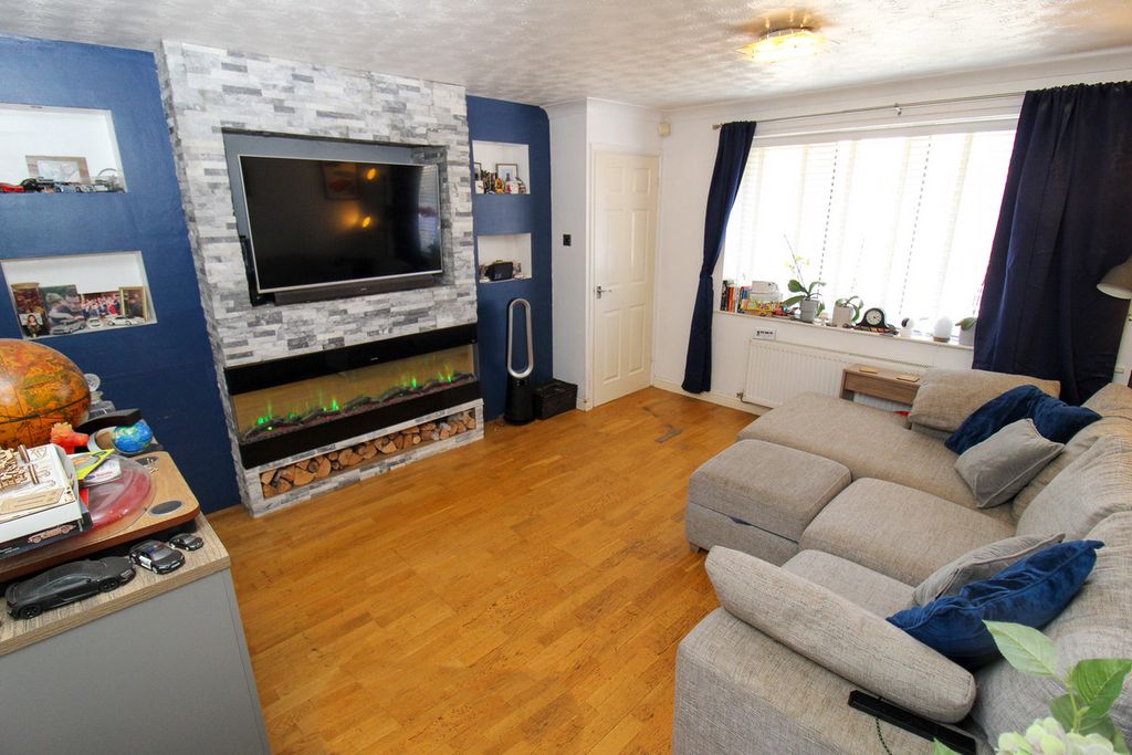 Property photo 3 of 17