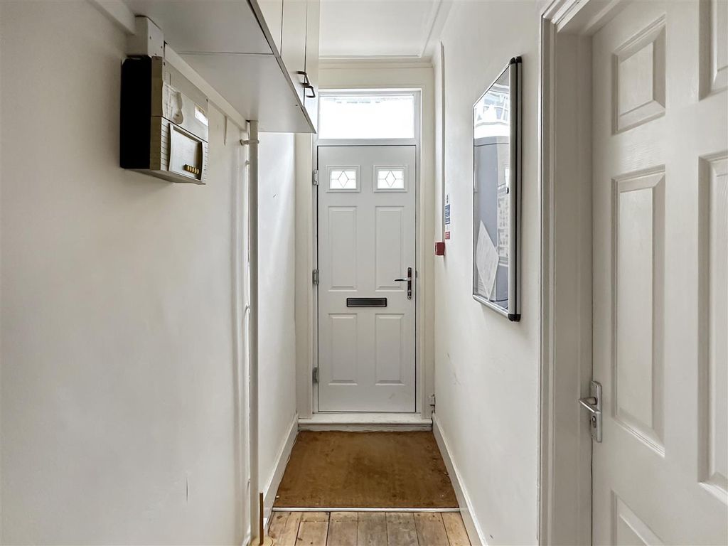 Property photo 3 of 6 Hallway.Jpg