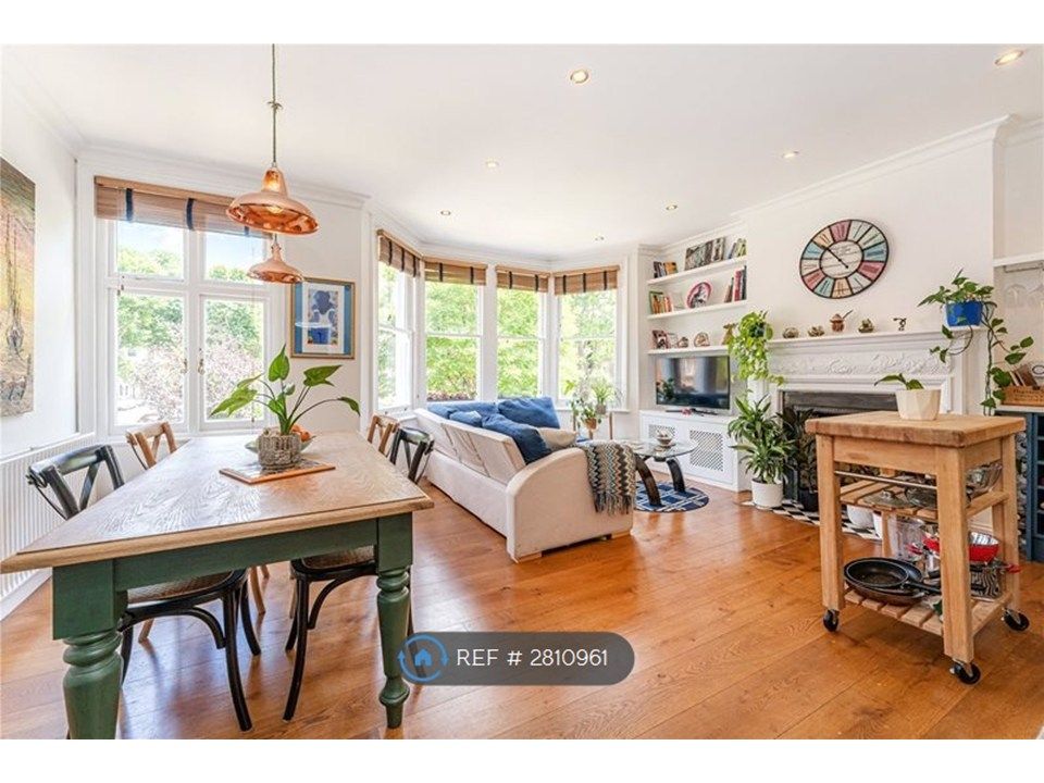 Property photo 1 of 10 Living Room