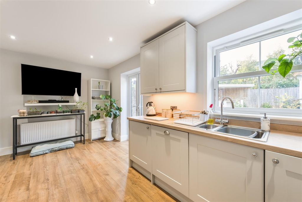 Property photo 3 of 21 Kitchen Diner.Jpg