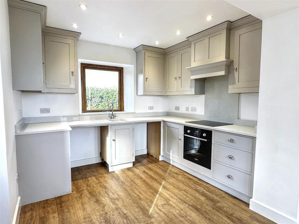 Property photo 2 of 25 Kitchen/Dining